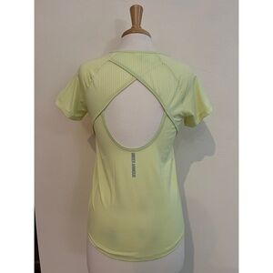 Like new. Under Armor Heat Gear top.